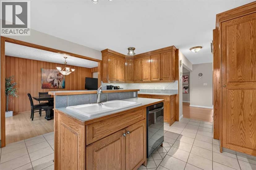 4124 19 Street NW — photo 16 of 40