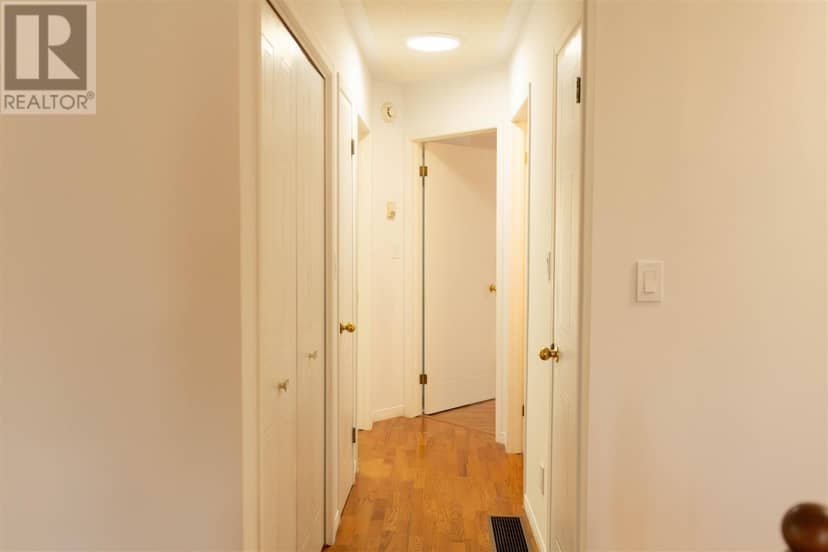 27 Village CT — photo 11 of 40