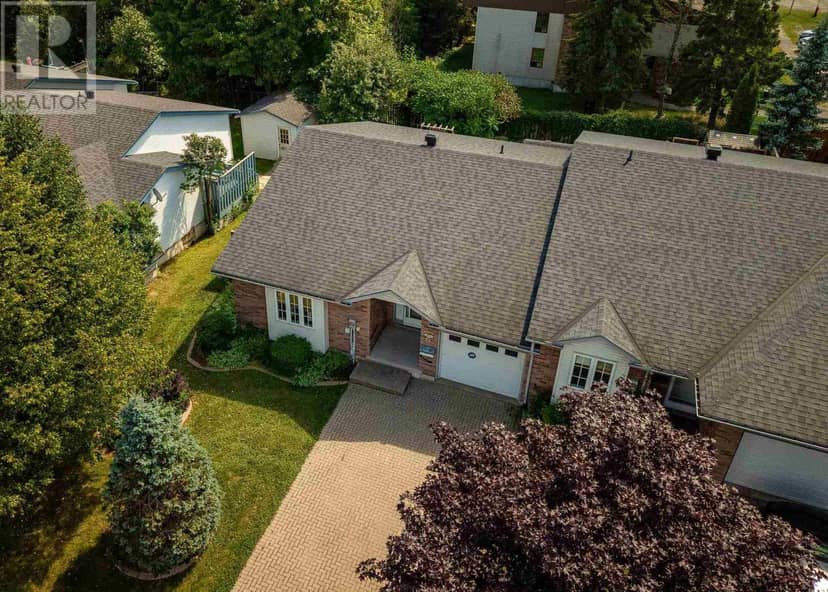 27 Village CT — photo 3 of 40