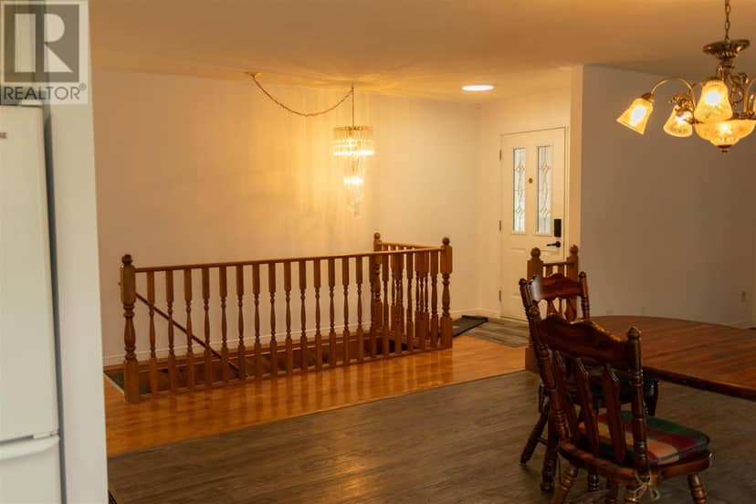 27 Village CT — photo 4 of 40