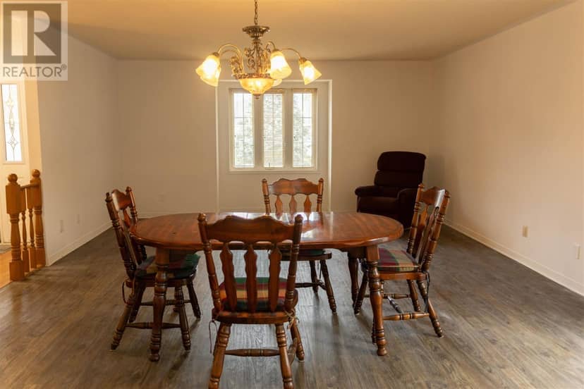 27 Village CT — photo 7 of 40