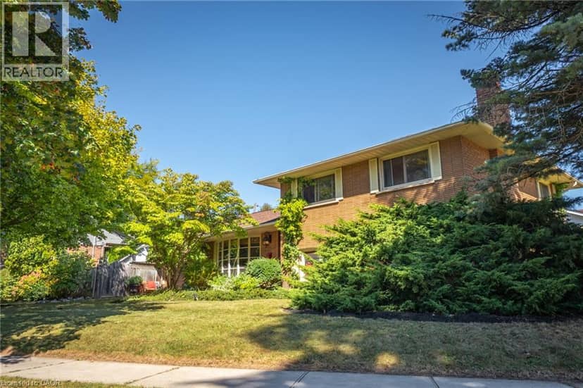 517 ROSEDALE Crescent — photo 3 of 40