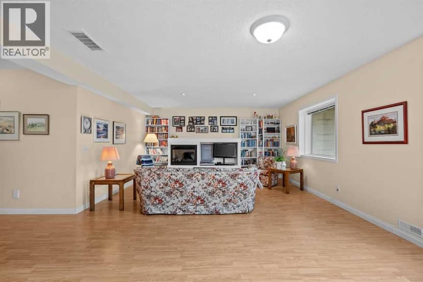3 Tuscany Meadows Crescent NW — photo 31 of 40
