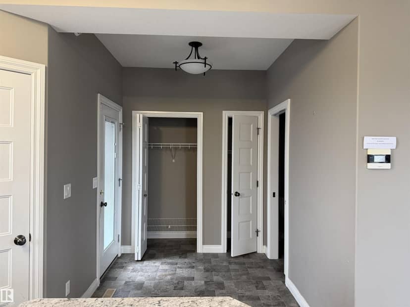 4038 56 AV — photo 13 of 23