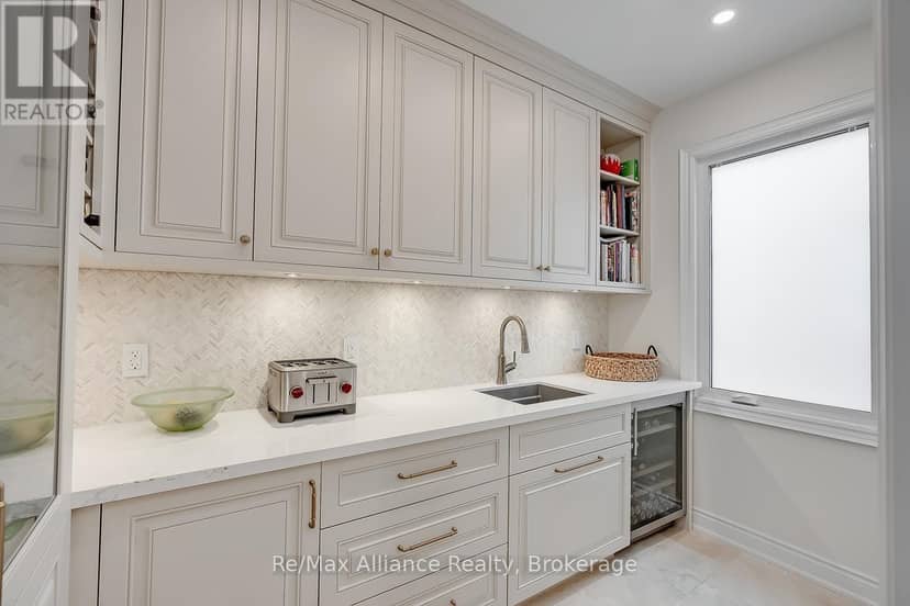203 Burloak Drive — photo 14 of 40