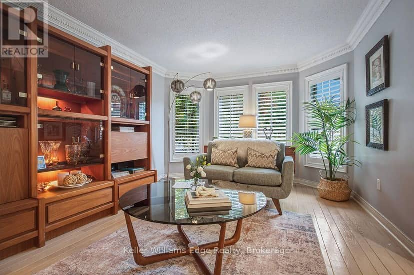 2084 McKerlie Crescent — photo 4 of 40