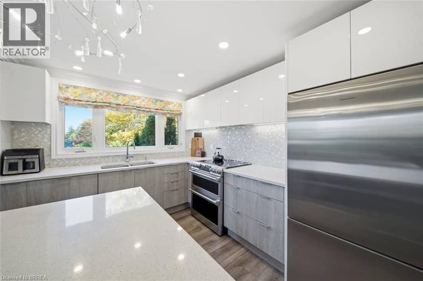 222 ST GEORGE Street — photo 18 of 34
