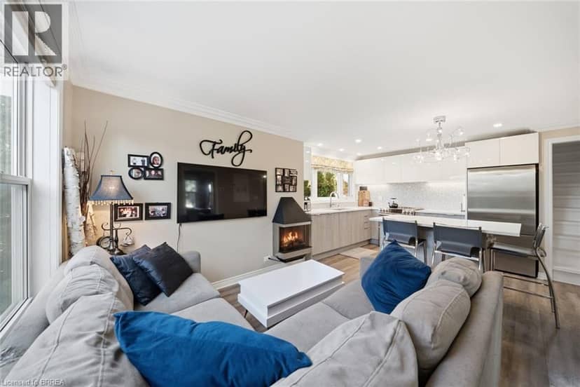 222 ST GEORGE Street — photo 16 of 34