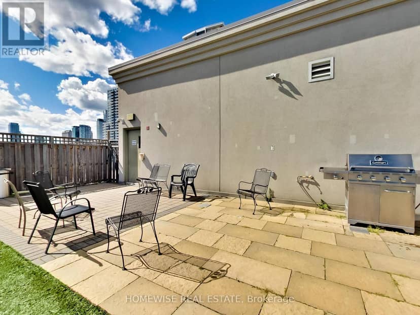 1001 - 225 Wellesley Street E — photo 32 of 40