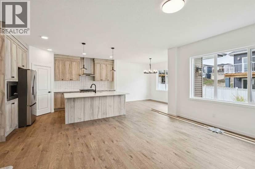 1030 Bayview Crescent SW — photo 11 of 38