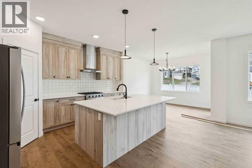 1030 Bayview Crescent SW — photo 10 of 38