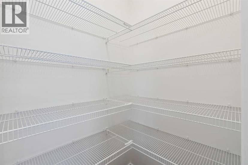 1030 Bayview Crescent SW — photo 19 of 38