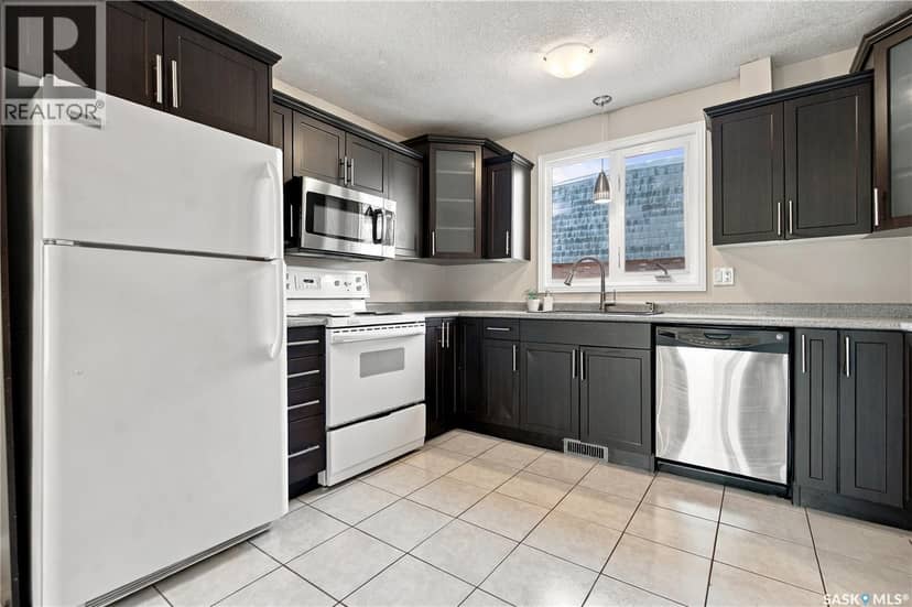 102 Oakview DRIVE — photo 12 of 40