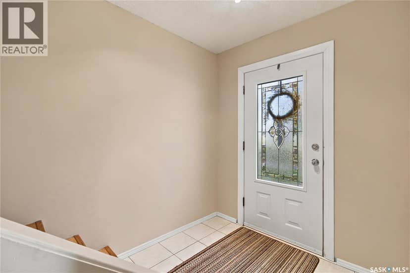 102 Oakview DRIVE — photo 3 of 40