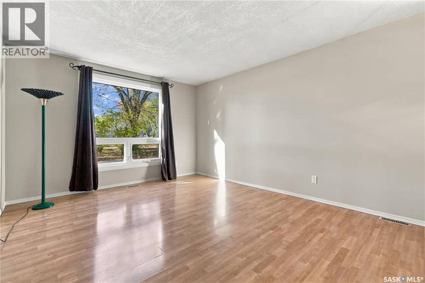 102 Oakview DRIVE — photo 6 of 40