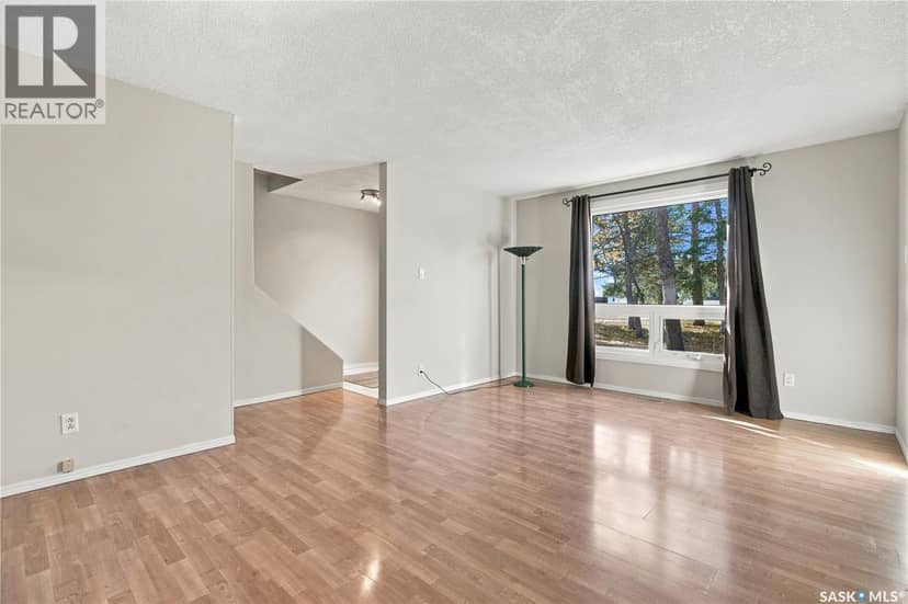 102 Oakview DRIVE — photo 8 of 40