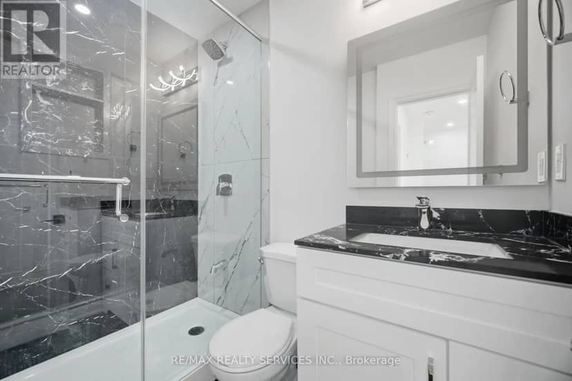 92 Corby Crescent — photo 17 of 25