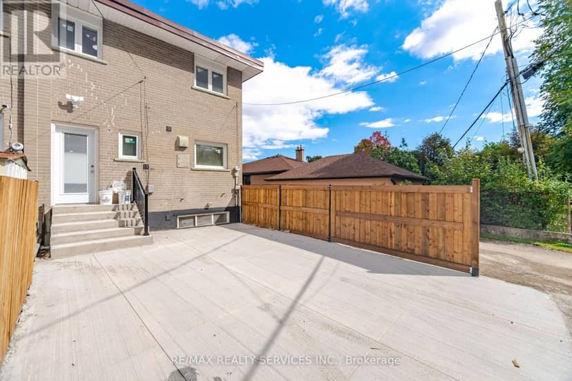 92 Corby Crescent, Brampton, photo 3