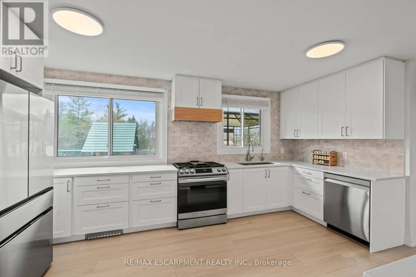 5090 Blackheath Road — photo 11 of 40