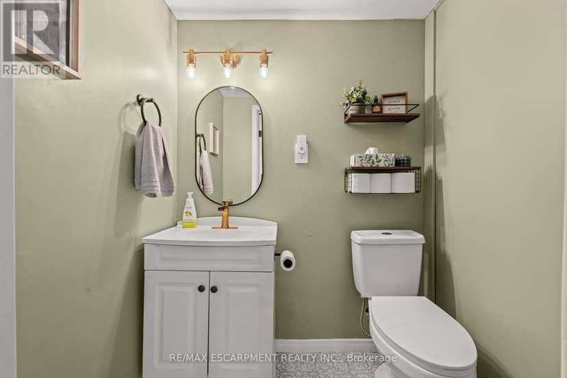 5090 Blackheath Road — photo 31 of 40