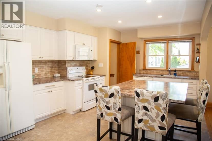 42 HAWTHORNE Avenue — photo 12 of 40