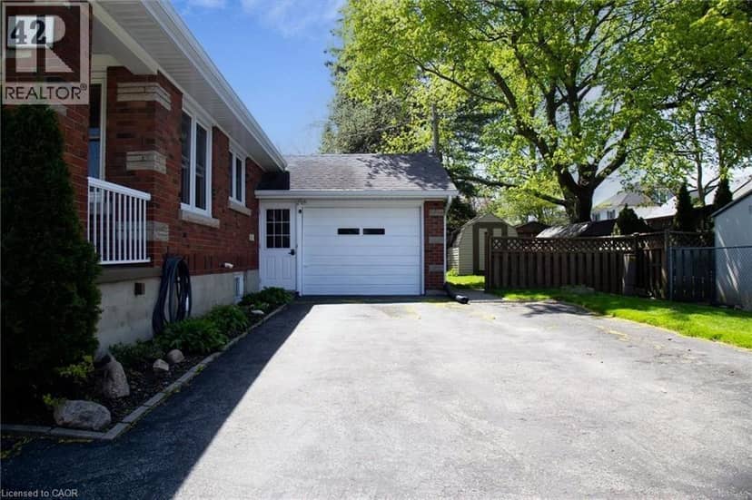 42 HAWTHORNE Avenue — photo 3 of 40