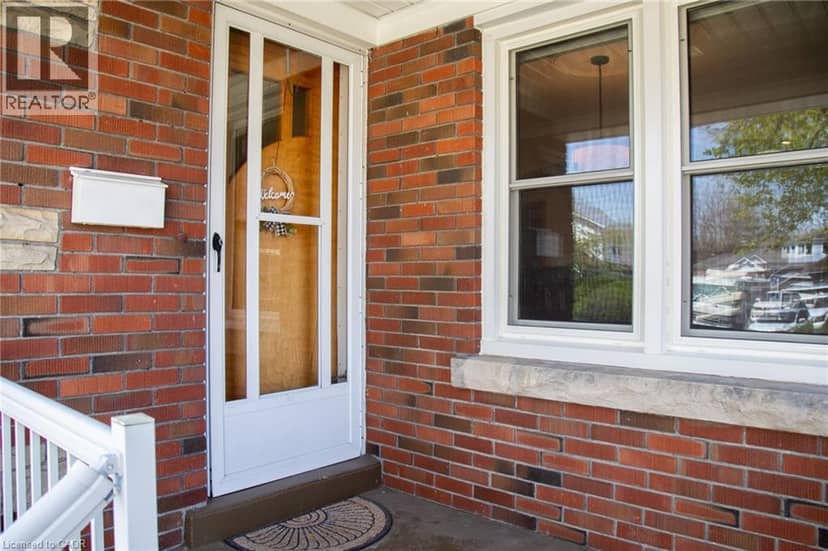 42 HAWTHORNE Avenue — photo 4 of 40