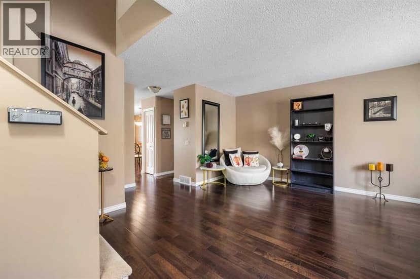 10 Martin Crossing Court NE, Calgary, photo 7