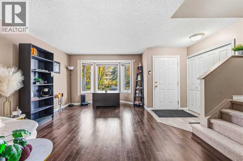 10 Martin Crossing Court NE, Calgary, photo 3