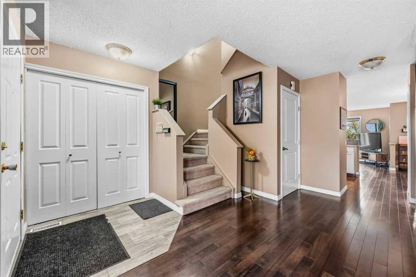 10 Martin Crossing Court NE, Calgary, photo 6