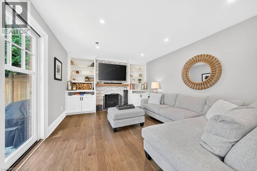 385 ROSSLYN Drive — photo 16 of 40