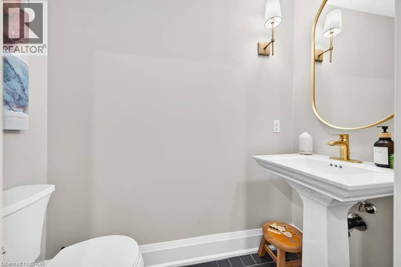 385 ROSSLYN Drive — photo 9 of 40
