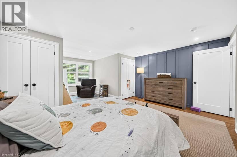 385 ROSSLYN Drive — photo 19 of 40