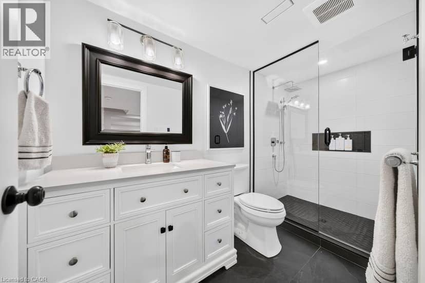 385 ROSSLYN Drive — photo 31 of 40