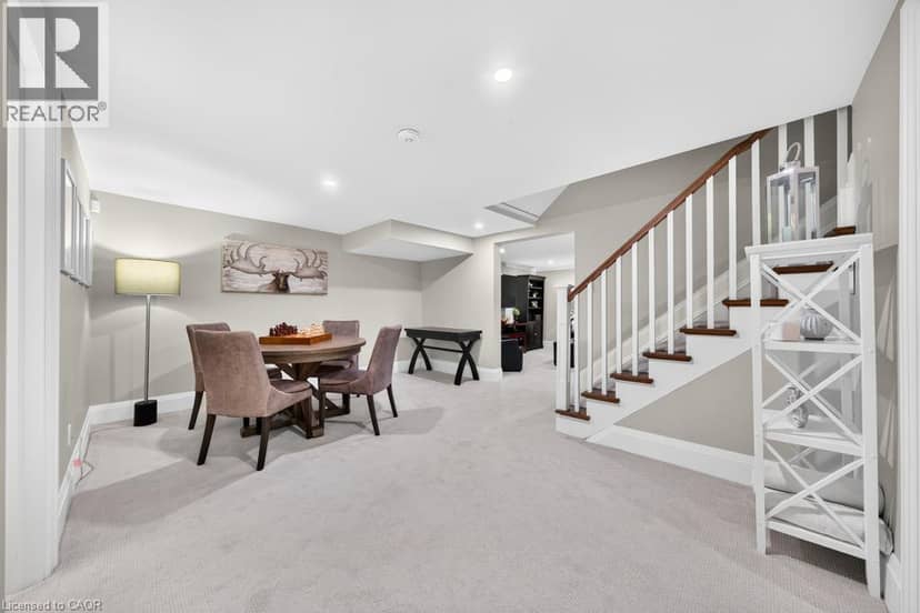 385 ROSSLYN Drive — photo 29 of 40