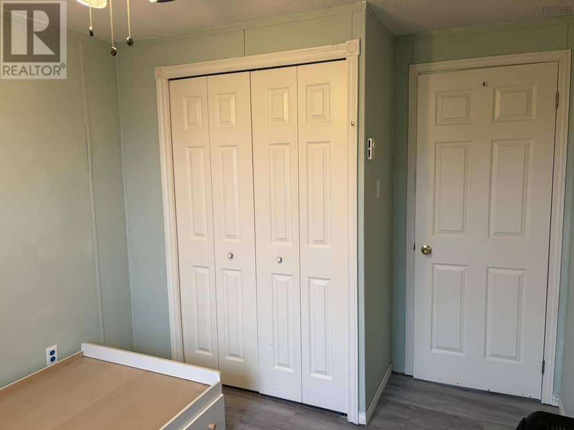 23 Row Street — photo 12 of 17