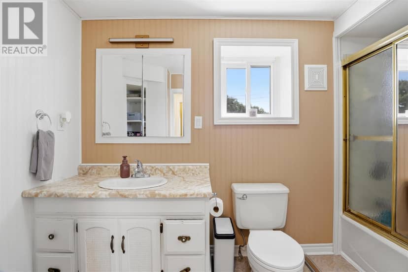 63 Elmwood AVE — photo 13 of 40
