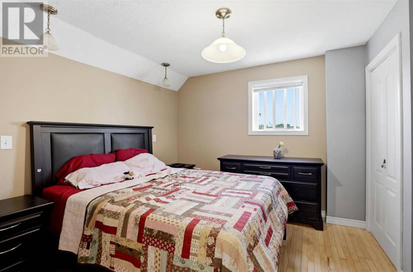 63 Elmwood AVE — photo 11 of 40