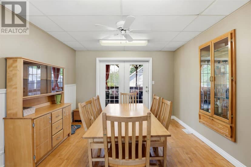 63 Elmwood AVE — photo 6 of 40