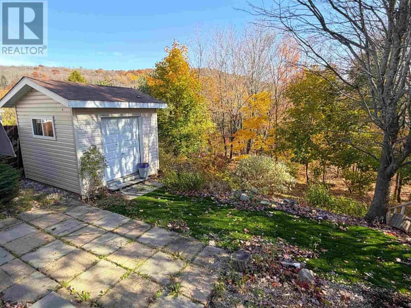 27 Hergott AVE, Elliot Lake, photo 4