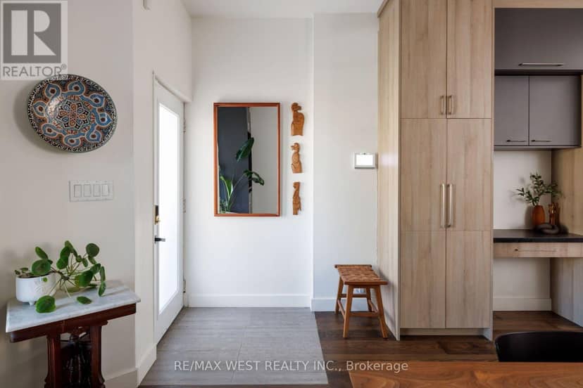 12 Strickland Avenue, Toronto, photo 2