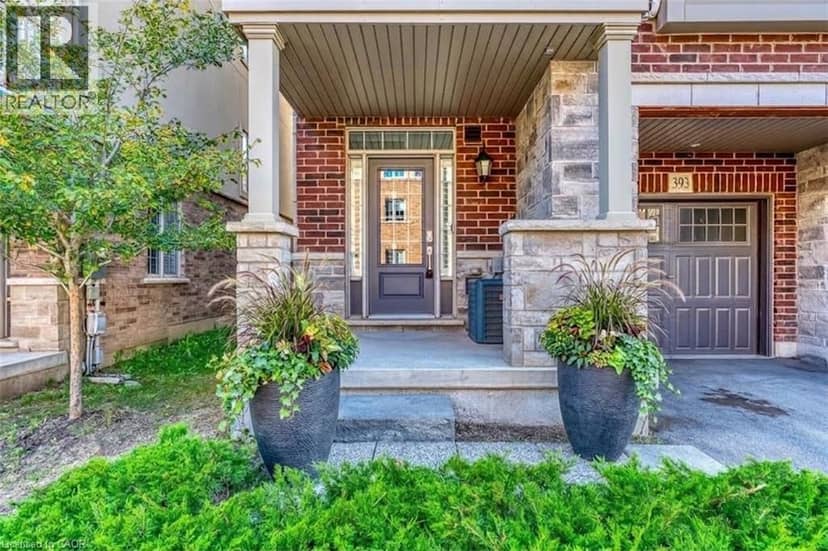393 GRANTHAM Common — photo 2 of 40