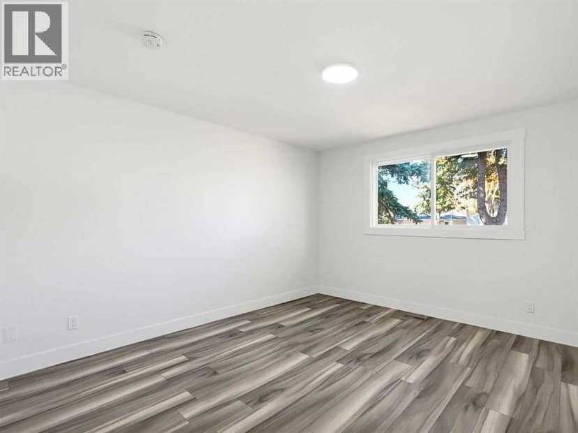 215 Rundlecairn Road NE — photo 12 of 40