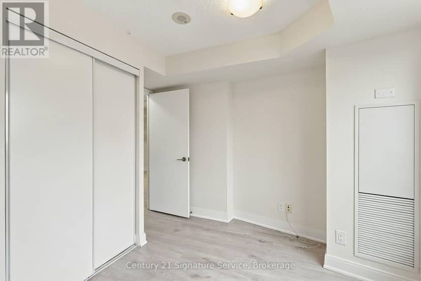 1822 - 135 Village Green Square — photo 23 of 39