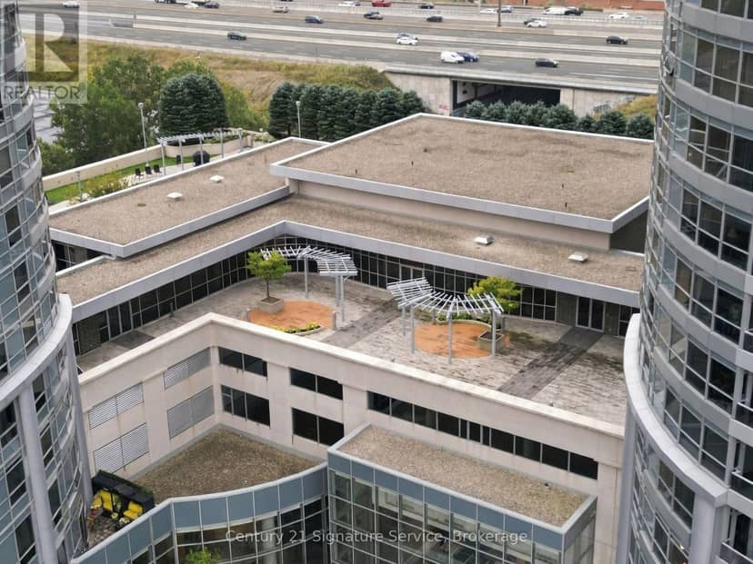 1822 - 135 Village Green Square — photo 37 of 39