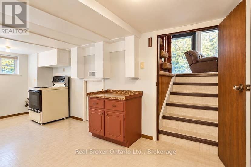 38 Deanlea Boulevard — photo 19 of 40