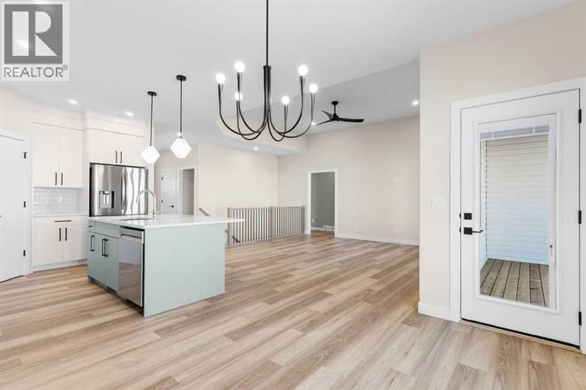 51 Vincent Crescent — photo 15 of 40