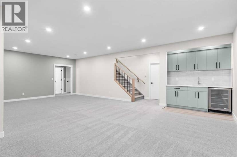 51 Vincent Crescent — photo 27 of 40