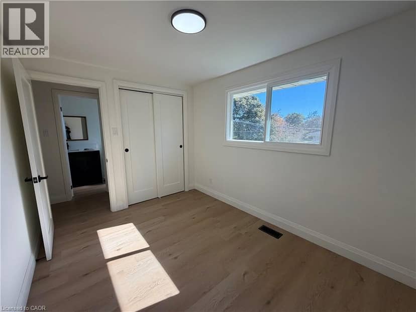 15 CURRIE Street — photo 10 of 28