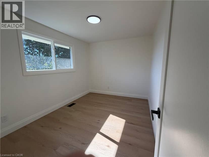 15 CURRIE Street — photo 19 of 28